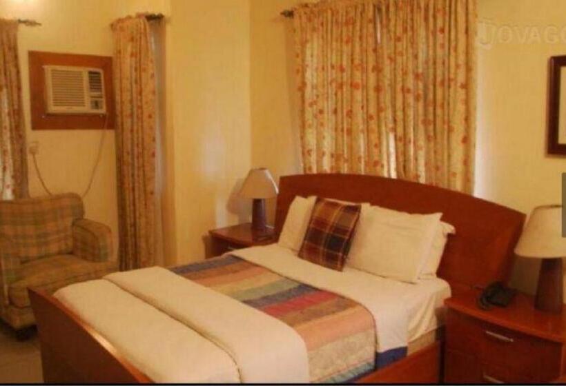 پانسیون Room In Lodge Christine Apartment Hotel Ltd