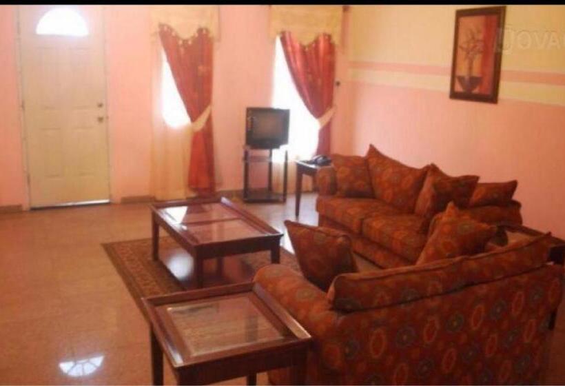 پانسیون Room In Lodge Christine Apartment Hotel Ltd