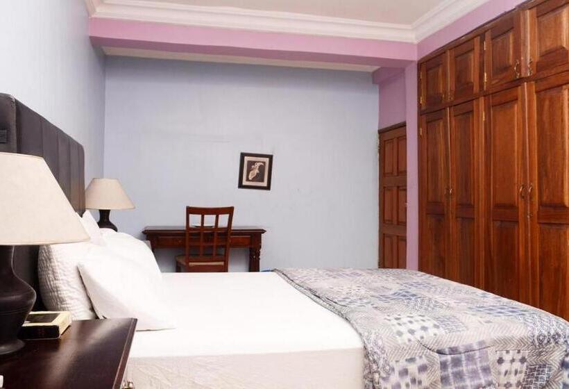 پانسیون Room In Lodge Christine Apartment Hotel Ltd