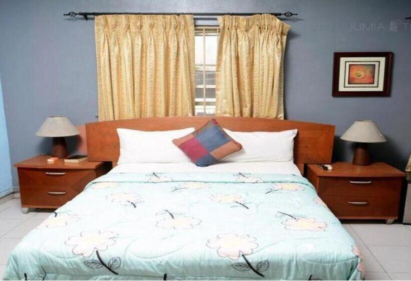 پانسیون Room In Lodge Christine Apartment Hotel Ltd