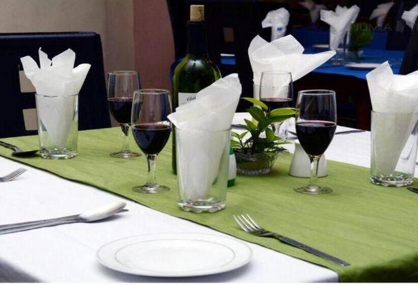 پانسیون Room In Lodge Christine Apartment Hotel Ltd