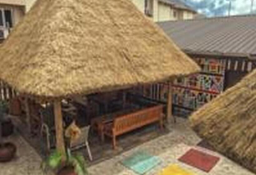 پانسیون Room In Lodge Christine Apartment Hotel Ltd