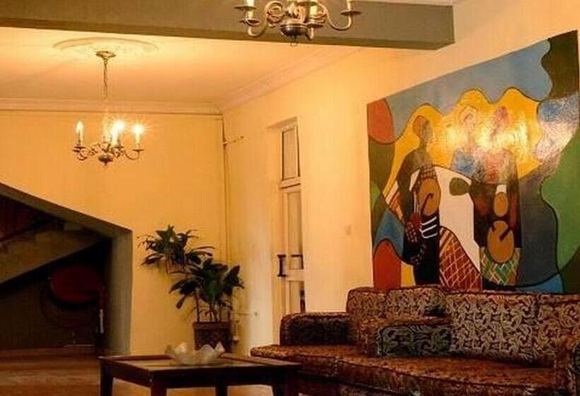 پانسیون Room In Lodge Christine Apartment Hotel Ltd