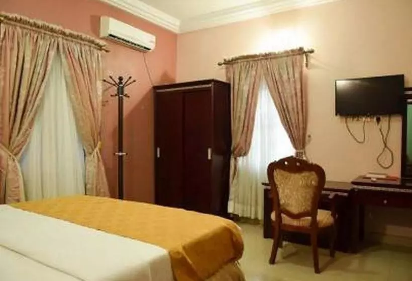 پانسیون Don  Ritz S Conference Centre