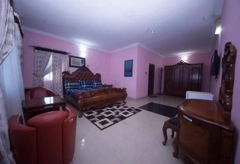 پانسیون Don  Ritz S Conference Centre