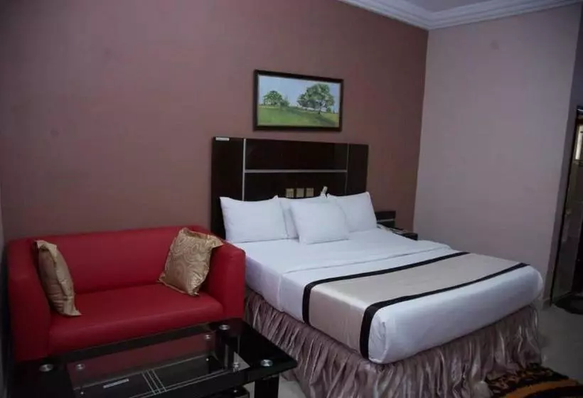 پانسیون Don  Ritz S Conference Centre