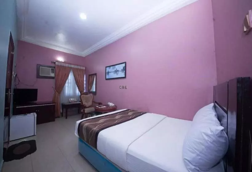 پانسیون Don  Ritz S Conference Centre