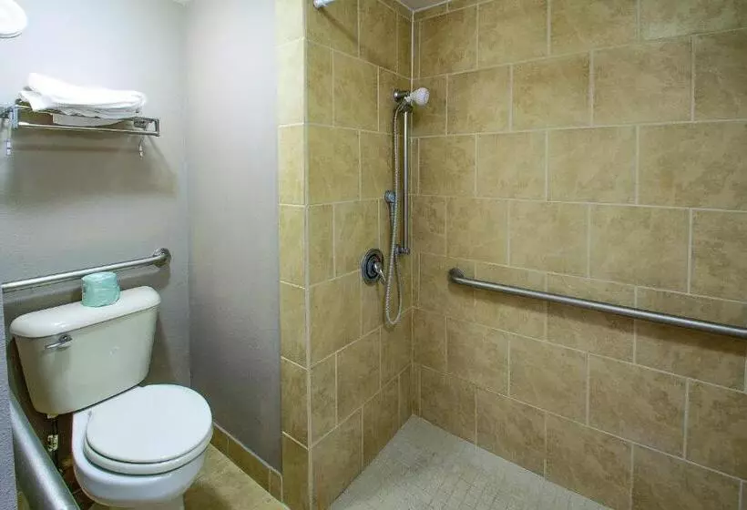 Hotelli Cypress Inn & Suites