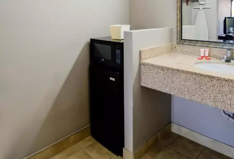 Hotelli Cypress Inn & Suites