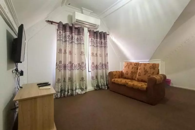 هتل Oyo 90247 Homestay Canada Hill