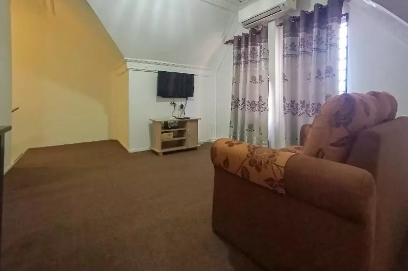 هتل Oyo 90247 Homestay Canada Hill