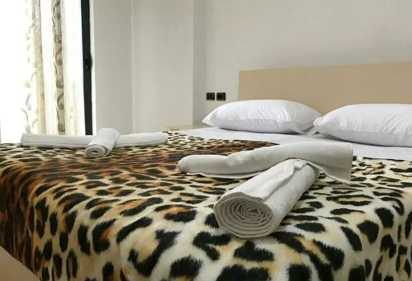 ペンション Home Sweet Home 1   Guest House