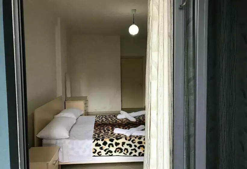 ペンション Home Sweet Home 1   Guest House