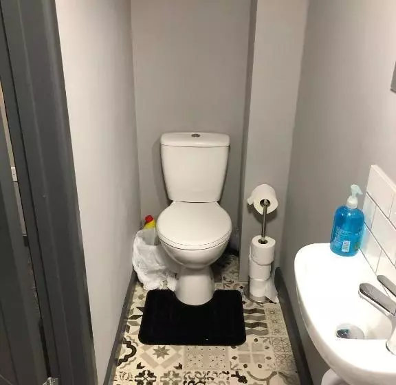 ペンション Room In House   Private En Suite Room In Town, Close To Hospital