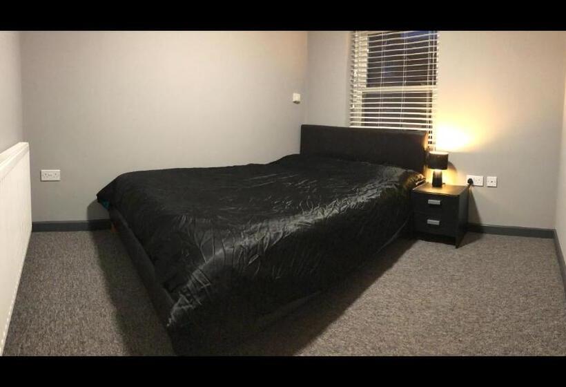 펜션 Room In House Private En Suite Room In Town, Close To Hospital