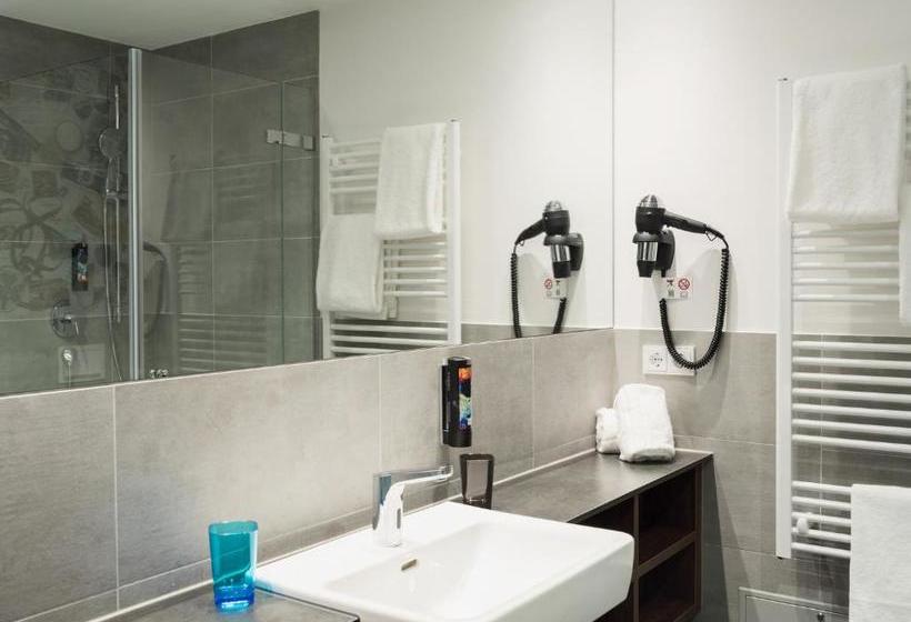 The Niu Saddle Apartments