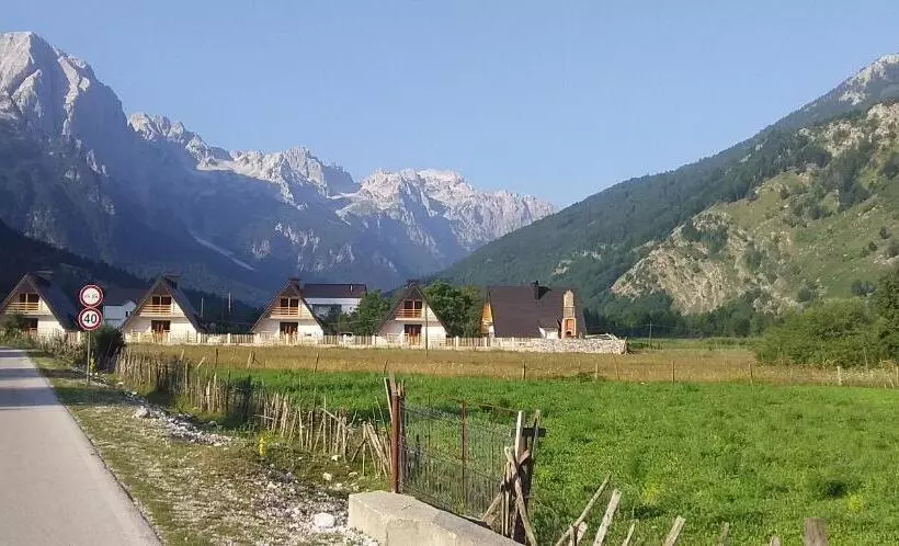 ホテル Bujtinat E Lugines Valbone