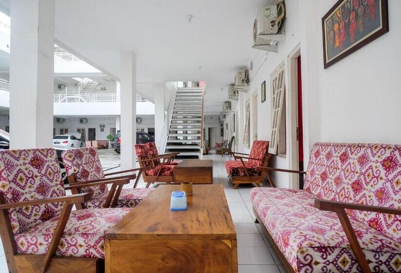 Hotel Reddoorz Plus Near Ums Solo