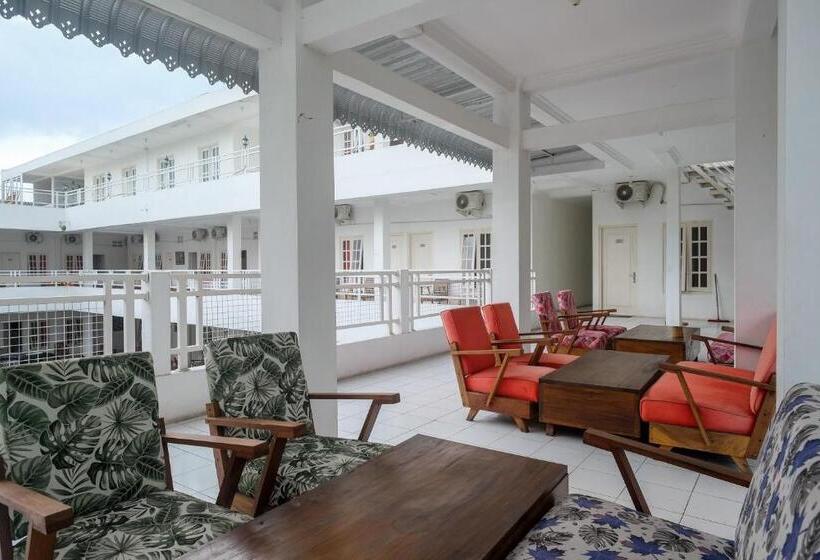 Hotel Reddoorz Plus Near Ums Solo