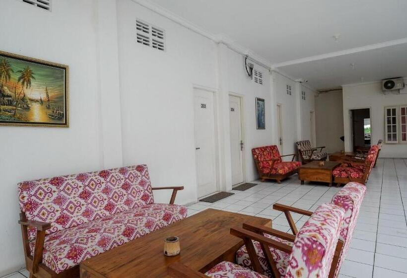 Hotel Reddoorz Plus Near Ums Solo