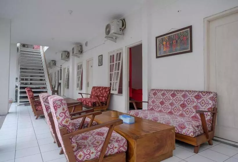 ホテル Reddoorz Plus Near Ums Solo