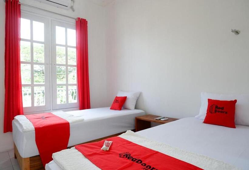 Hotel Reddoorz Plus Near Ums Solo