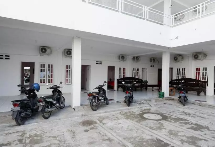 ホテル Reddoorz Plus Near Ums Solo