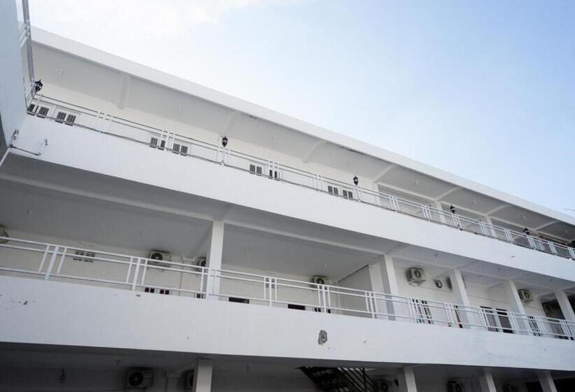 Hotel Reddoorz Plus Near Ums Solo