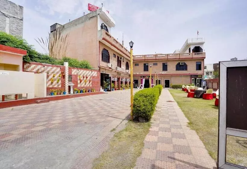 ホテル Oyo 80038  Fridays