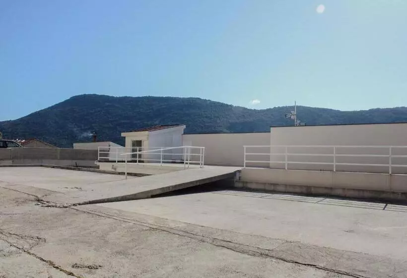 پانسیون Apartmans And Rooms Mato