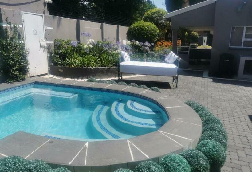 ペンション Comfort E Casa