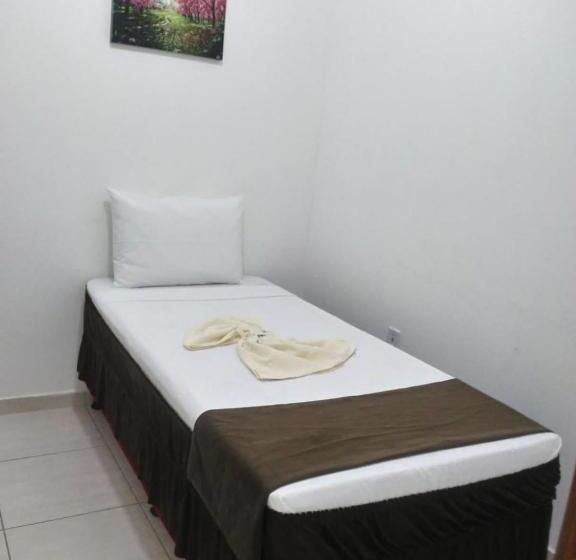 בית מלון כפרי Alelos