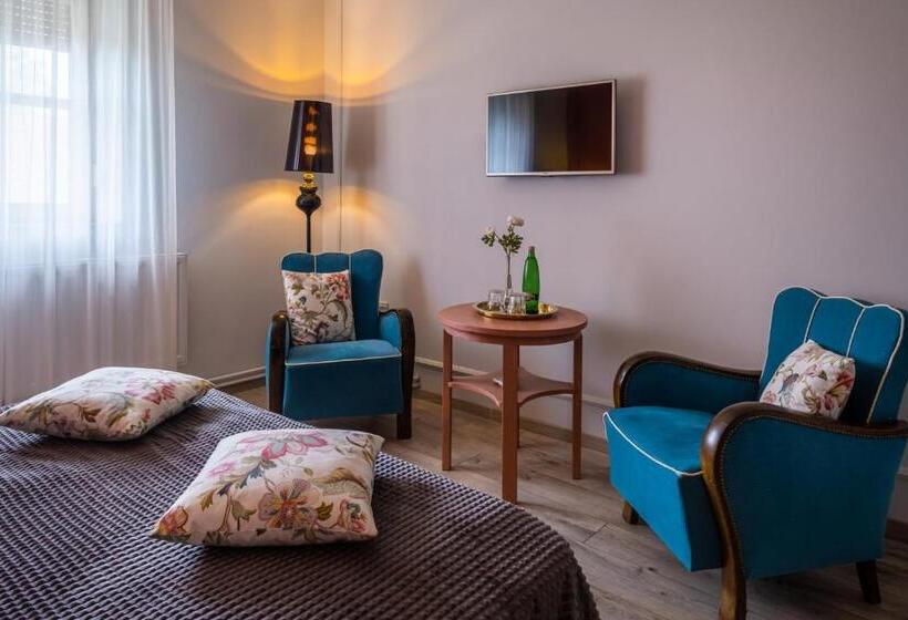 Hotelli Neptun Badacsony