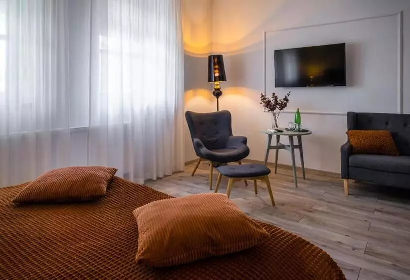 ホテル Neptun Badacsony