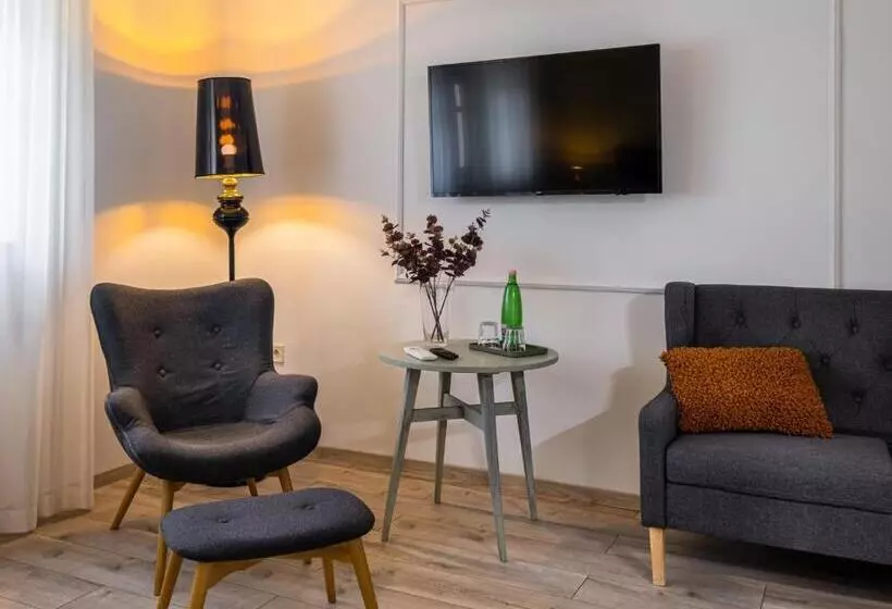 ホテル Neptun Badacsony