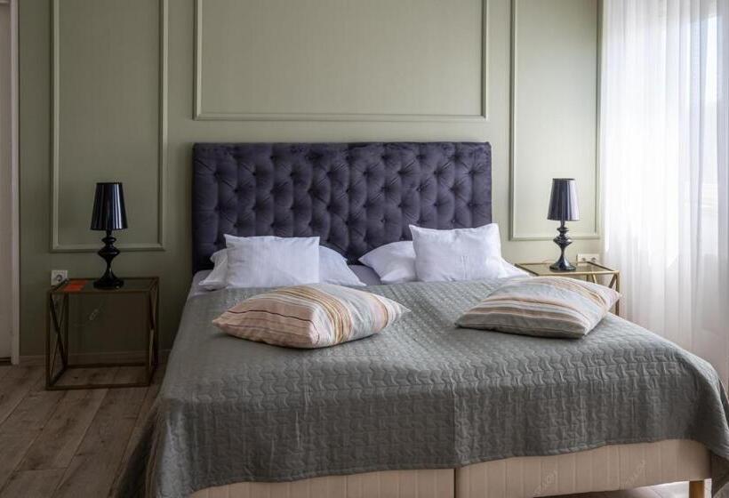 Hotelli Neptun Badacsony