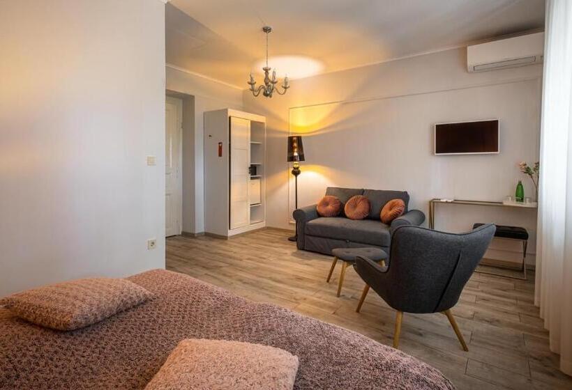 Hotelli Neptun Badacsony