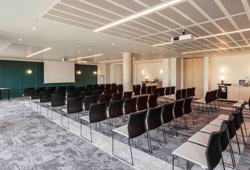 Novotel Cambridge North