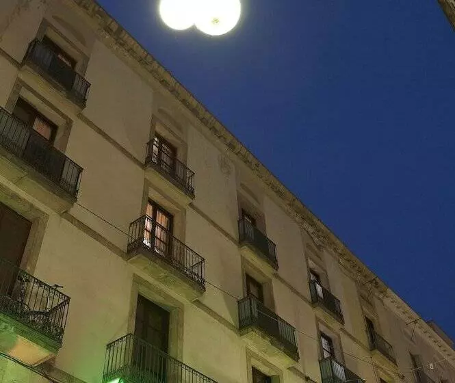 Aspasios Plaza Real Apartments