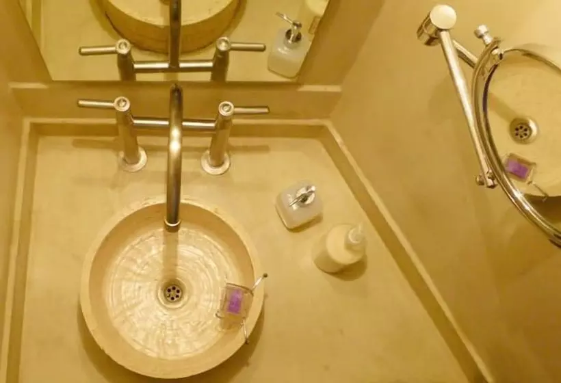 בית מלון כפרי 1555 Malabia House