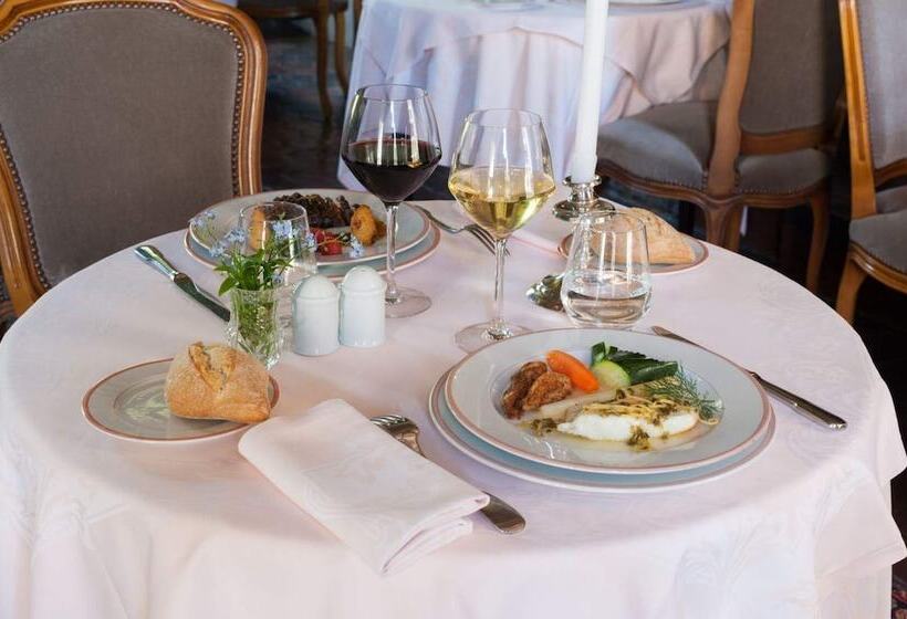 Отель Château Du Landel