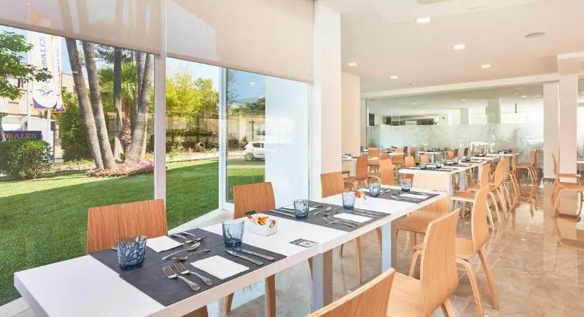 Отель Globales Cala Bona