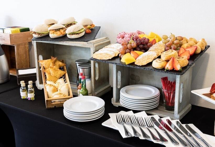 فندق Holiday Inn Santiago   Airport Terminal, An Ihg