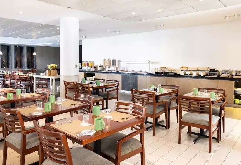 酒店 Holiday Inn Santiago   Airport Terminal, An Ihg