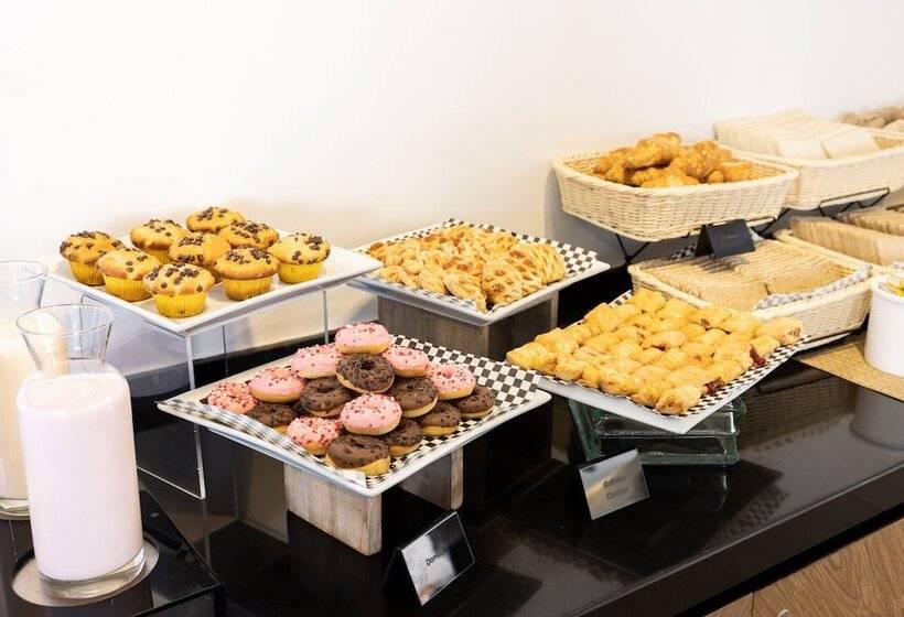 فندق Holiday Inn Santiago   Airport Terminal, An Ihg