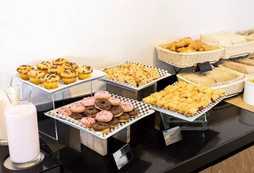 酒店 Holiday Inn Santiago   Airport Terminal, An Ihg