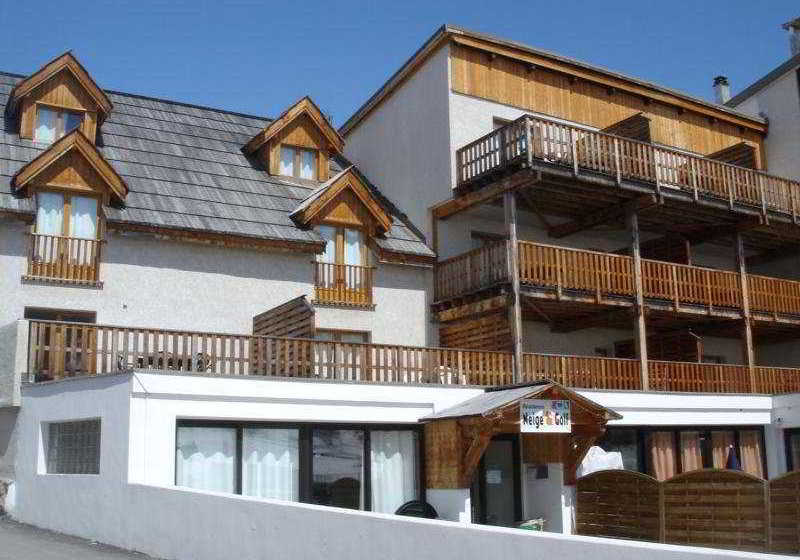 هتل Neige Et Golf
