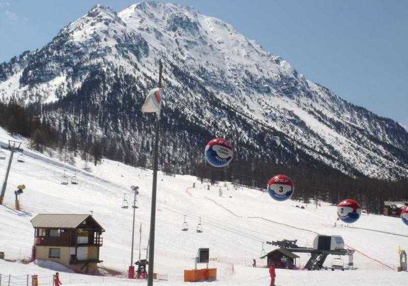 هتل Neige Et Golf