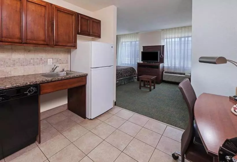 Otel Staybridge Suites Northwest Near Six Flags Fiesta, An Ihg