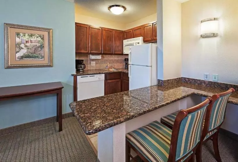 Otel Staybridge Suites Northwest Near Six Flags Fiesta, An Ihg